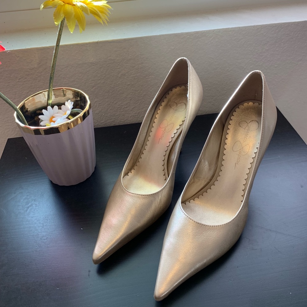 Jessica Simpson Size 6.5 Gold Pointy Pumps NWT👠